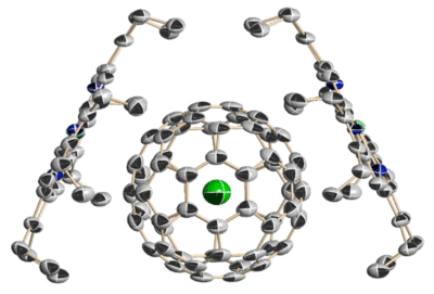 Figure 1. Single crystal X-ray structure of He@C60 sandwiched by two porphirin molecules
